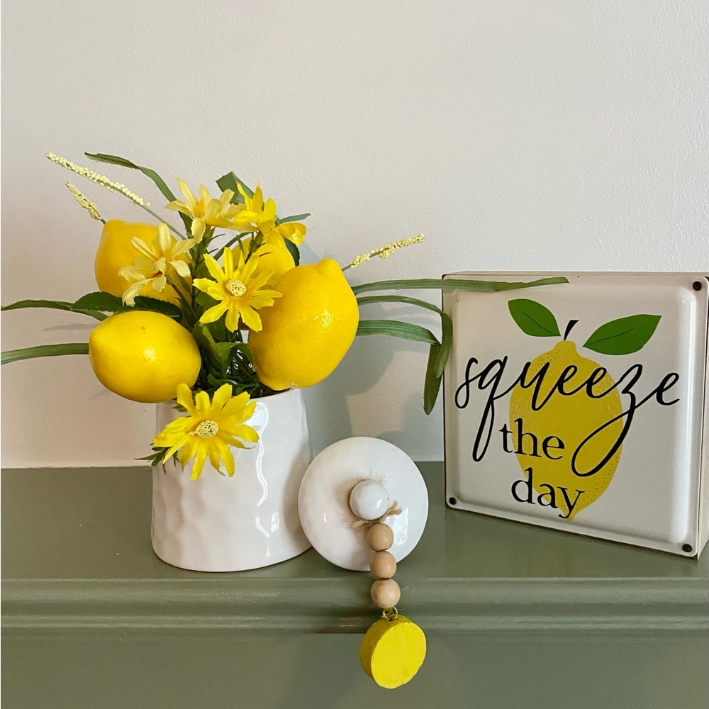 Lemon Decor Set with Vase and Sign